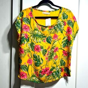 Sfera Basic NWT lightweight tropical print top
